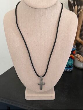 Vintage 90’s Y2K Silver Cross & Black Leather Cord Necklace